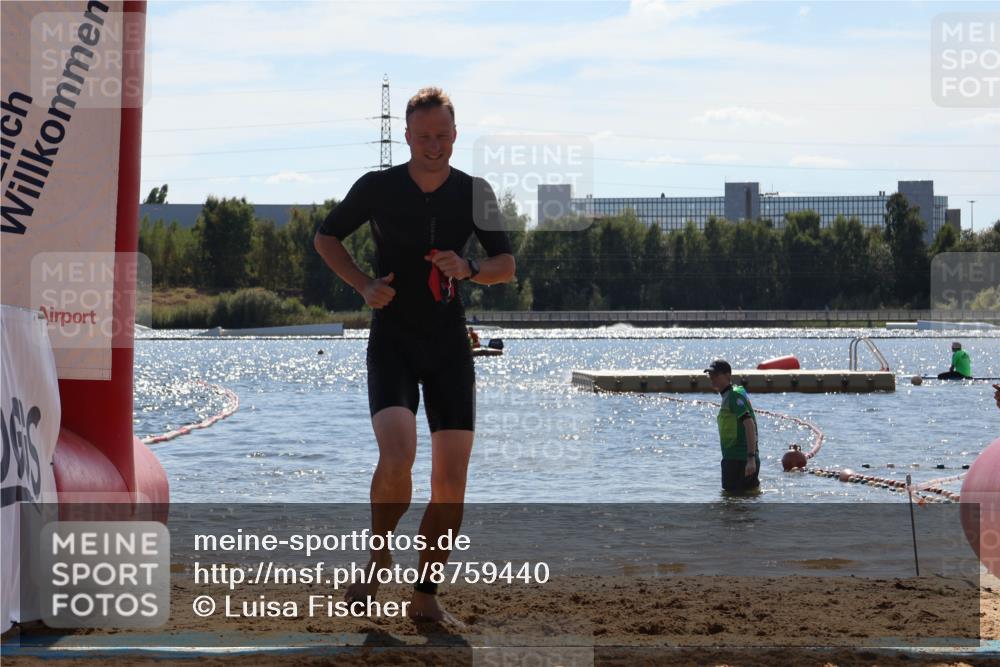 07.09.2025 - 19. Norderstedt Triathlon Luisa Fischer http://msf.ph/oto/8759440 07.09.2025 13:47:40 Schwimmen 427 meine-sportfotos.de