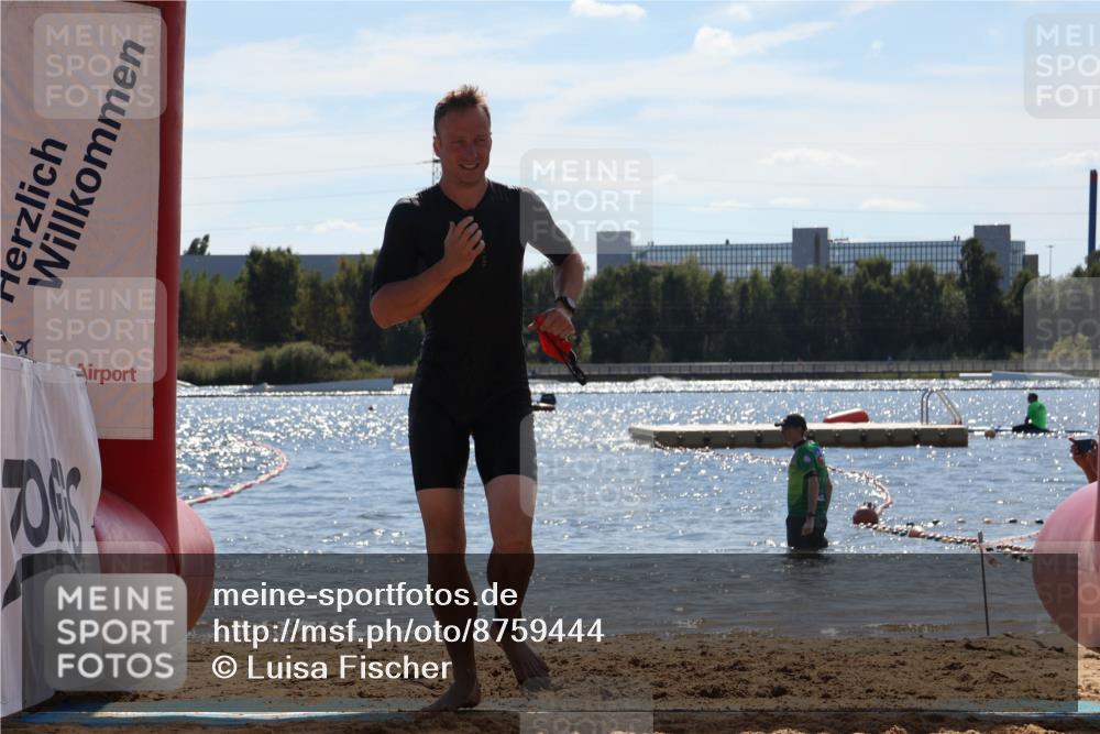 07.09.2025 - 19. Norderstedt Triathlon Luisa Fischer http://msf.ph/oto/8759444 07.09.2025 13:47:41 Schwimmen 427 meine-sportfotos.de