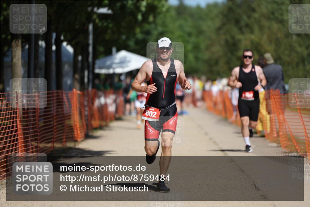 07.09.2025 - 19. Norderstedt Triathlon Michael Strokosch http://msf.ph/oto/8759484 07.09.2025 12:52:44 Laufen 802, 1359 meine-sportfotos.de
