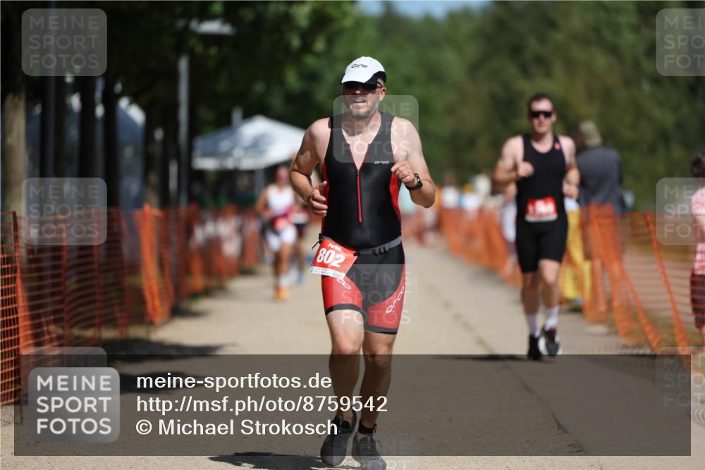 07.09.2025 - 19. Norderstedt Triathlon Michael Strokosch http://msf.ph/oto/8759542 07.09.2025 12:52:45 Laufen 802, 1359 meine-sportfotos.de