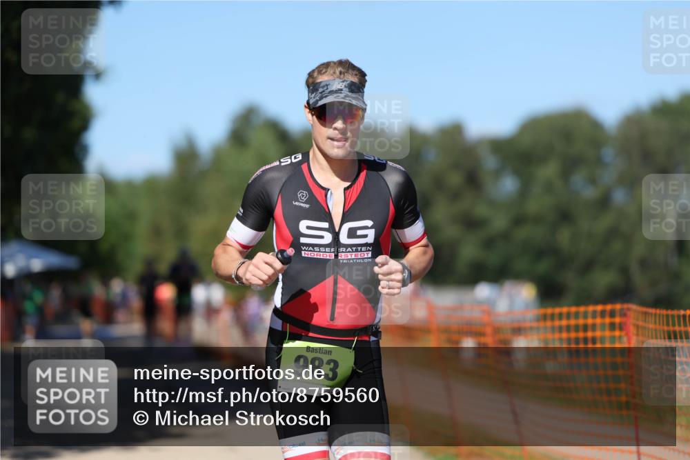 07.09.2025 - 19. Norderstedt Triathlon Michael Strokosch http://msf.ph/oto/8759560 07.09.2025 14:57:24 Laufen 980, 983 meine-sportfotos.de