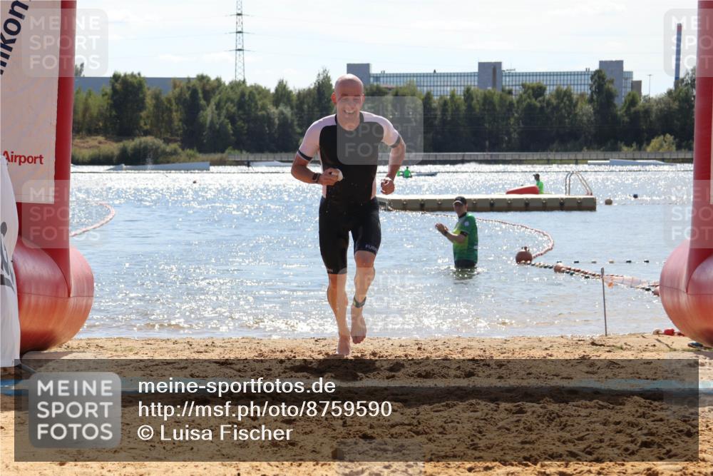 07.09.2025 - 19. Norderstedt Triathlon Luisa Fischer http://msf.ph/oto/8759590 07.09.2025 13:50:08 Schwimmen 420 meine-sportfotos.de