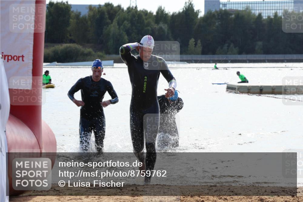 07.09.2025 - 19. Norderstedt Triathlon Luisa Fischer http://msf.ph/oto/8759762 07.09.2025 14:10:54 Schwimmen 1501, 1502, 1505 meine-sportfotos.de