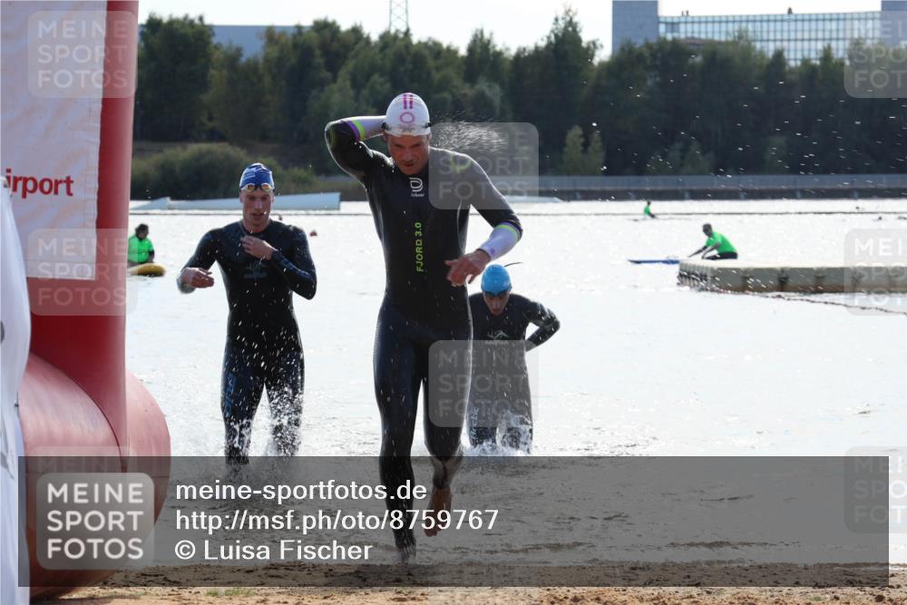 07.09.2025 - 19. Norderstedt Triathlon Luisa Fischer http://msf.ph/oto/8759767 07.09.2025 14:10:55 Schwimmen 1501, 1502, 1505 meine-sportfotos.de