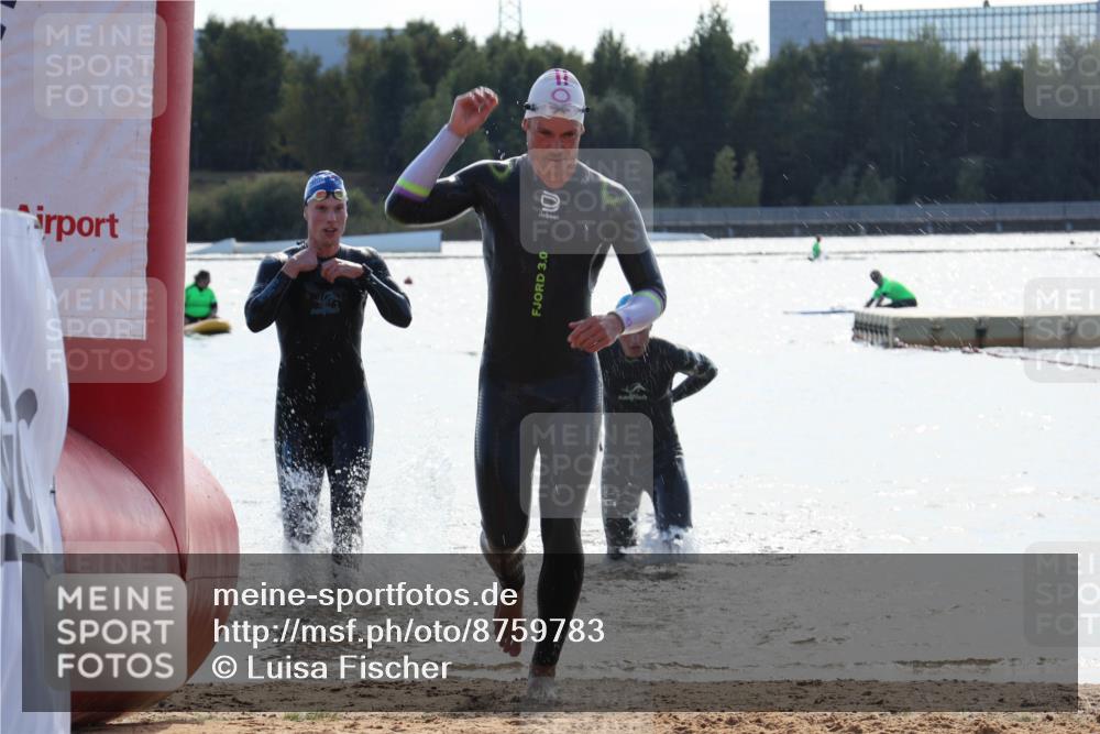 07.09.2025 - 19. Norderstedt Triathlon Luisa Fischer http://msf.ph/oto/8759783 07.09.2025 14:10:55 Schwimmen 1501, 1502, 1505 meine-sportfotos.de
