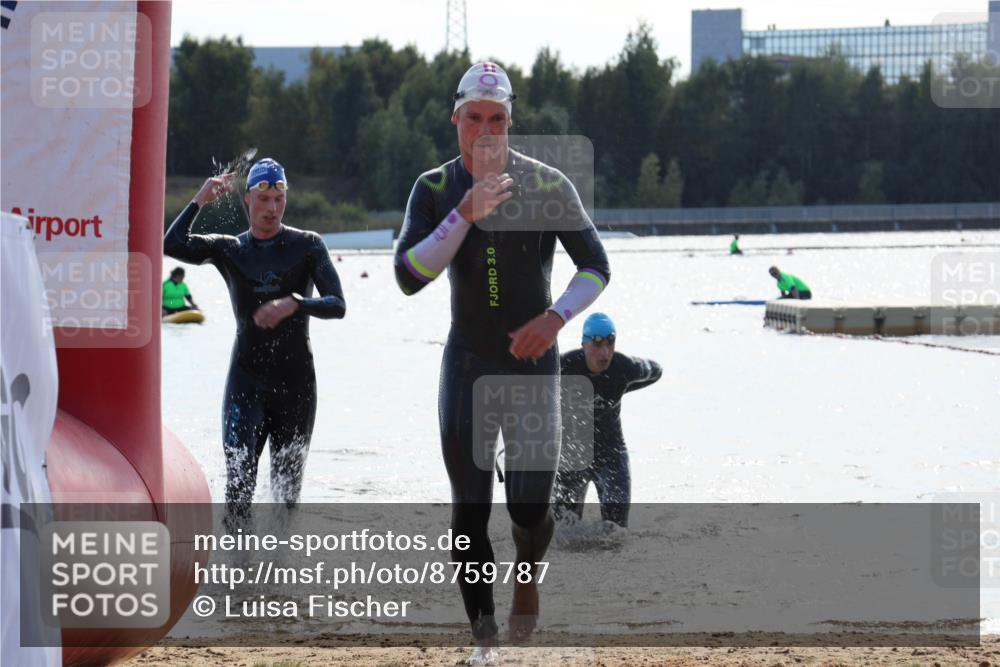 07.09.2025 - 19. Norderstedt Triathlon Luisa Fischer http://msf.ph/oto/8759787 07.09.2025 14:10:55 Schwimmen 1501, 1502, 1505 meine-sportfotos.de
