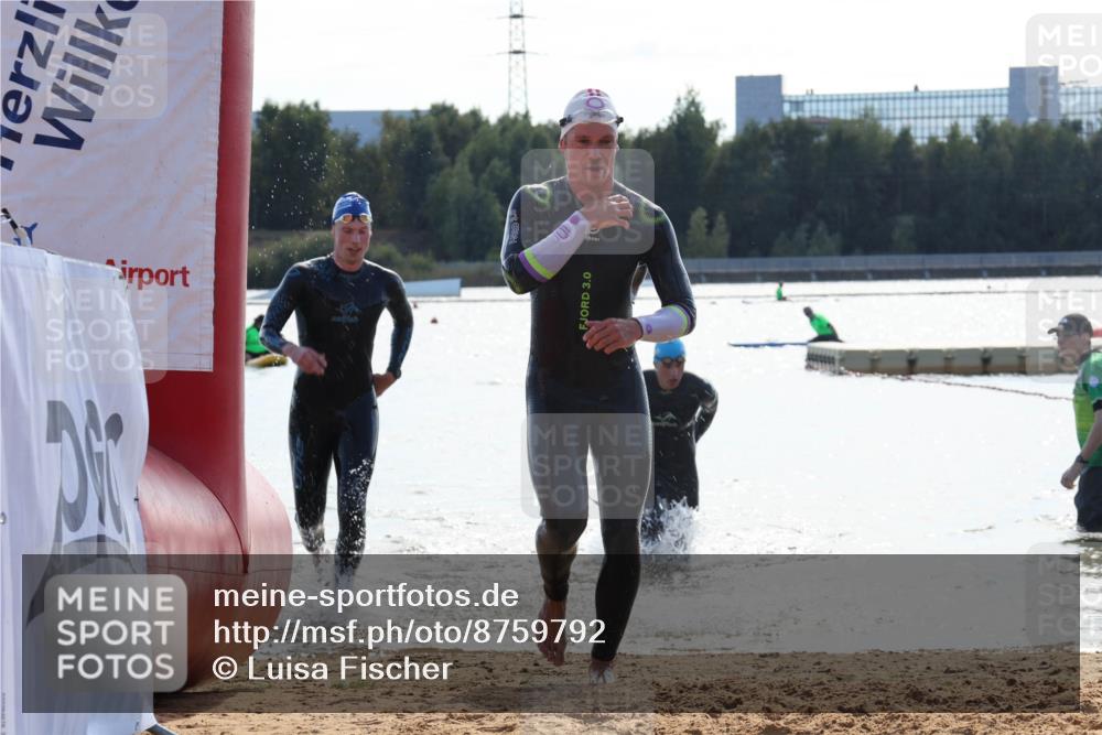 07.09.2025 - 19. Norderstedt Triathlon Luisa Fischer http://msf.ph/oto/8759792 07.09.2025 14:10:56 Schwimmen 1501, 1502, 1505 meine-sportfotos.de