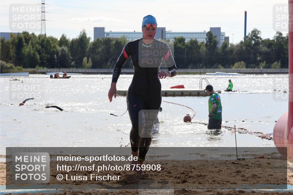 07.09.2025 - 19. Norderstedt Triathlon Luisa Fischer http://msf.ph/oto/8759908 07.09.2025 14:12:11 Schwimmen 379, 469, 472 meine-sportfotos.de