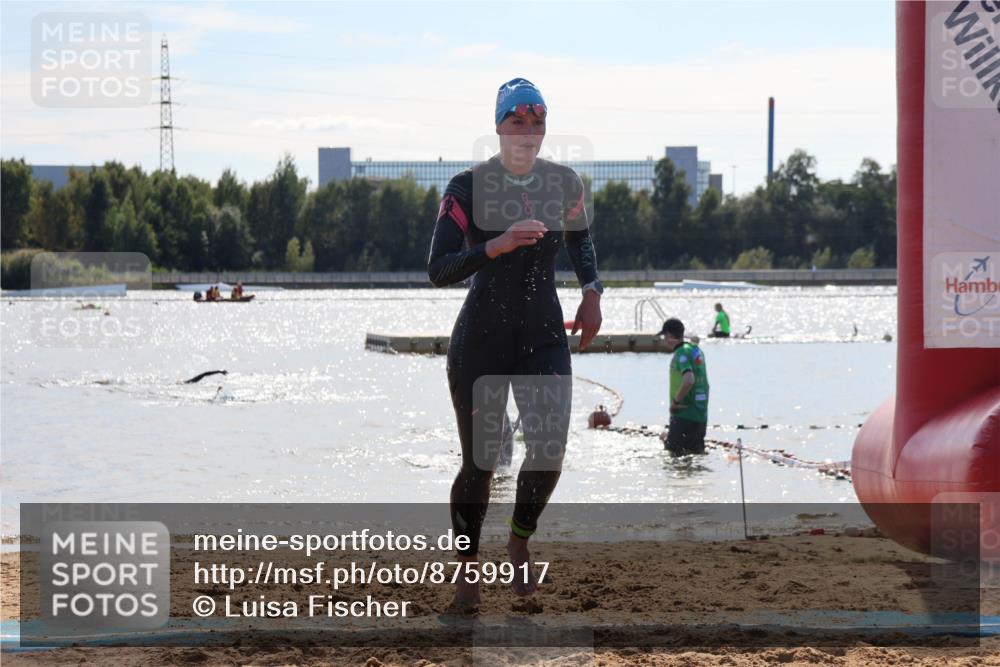 07.09.2025 - 19. Norderstedt Triathlon Luisa Fischer http://msf.ph/oto/8759917 07.09.2025 14:12:11 Schwimmen 379, 469, 472 meine-sportfotos.de