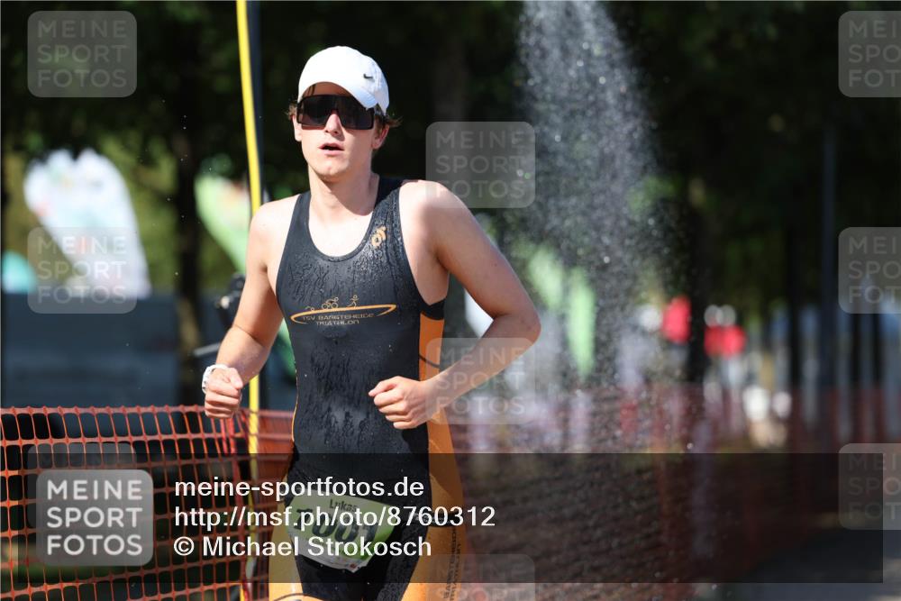 07.09.2025 - 19. Norderstedt Triathlon Michael Strokosch http://msf.ph/oto/8760312 07.09.2025 14:58:18 Laufen 965, 1001, 1037 meine-sportfotos.de