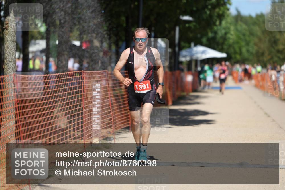 07.09.2025 - 19. Norderstedt Triathlon Michael Strokosch http://msf.ph/oto/8760398 07.09.2025 13:15:46 Laufen 1297, 1337, 1391 meine-sportfotos.de