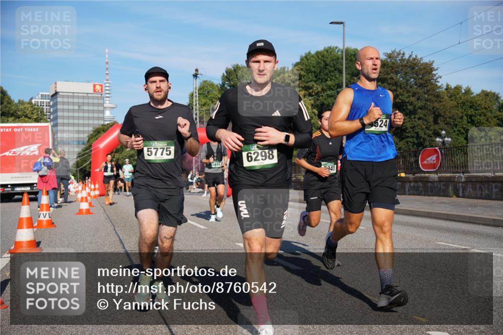 07.09.2025 - BARMER Alsterlauf Yannick Fuchs http://msf.ph/oto/8760542 07.09.2025 09:40:13 Laufen 524, 5775, 3484, 6298, 941, 127 meine-sportfotos.de