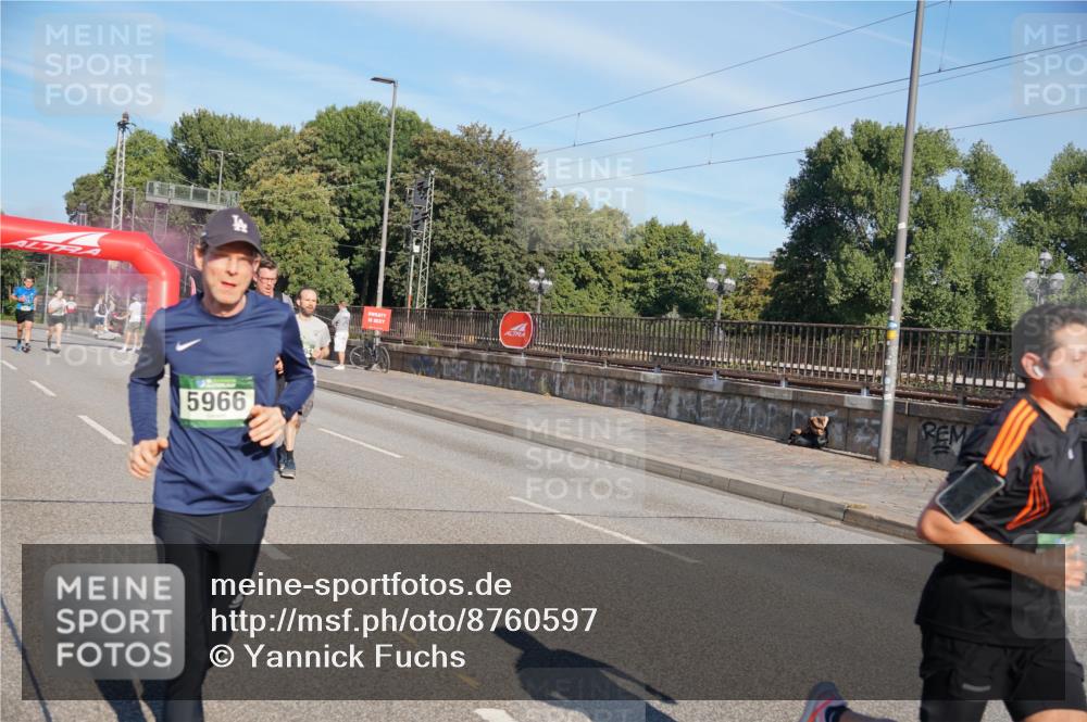 07.09.2025 - BARMER Alsterlauf Yannick Fuchs http://msf.ph/oto/8760597 07.09.2025 09:40:14 Laufen 5966 meine-sportfotos.de