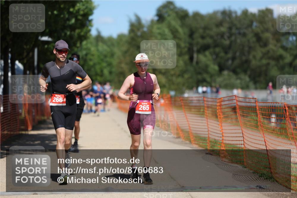 07.09.2025 - 19. Norderstedt Triathlon Michael Strokosch http://msf.ph/oto/8760683 07.09.2025 13:16:26 Laufen 265, 266, 1238 meine-sportfotos.de