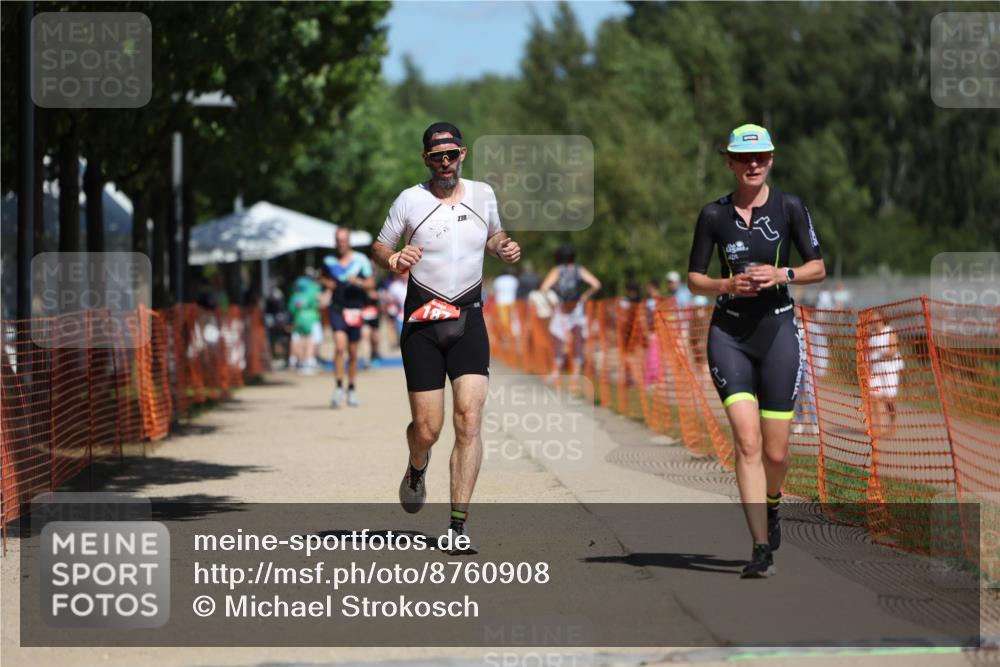 07.09.2025 - 19. Norderstedt Triathlon Michael Strokosch http://msf.ph/oto/8760908 07.09.2025 12:55:23 Laufen 187, 1392 meine-sportfotos.de