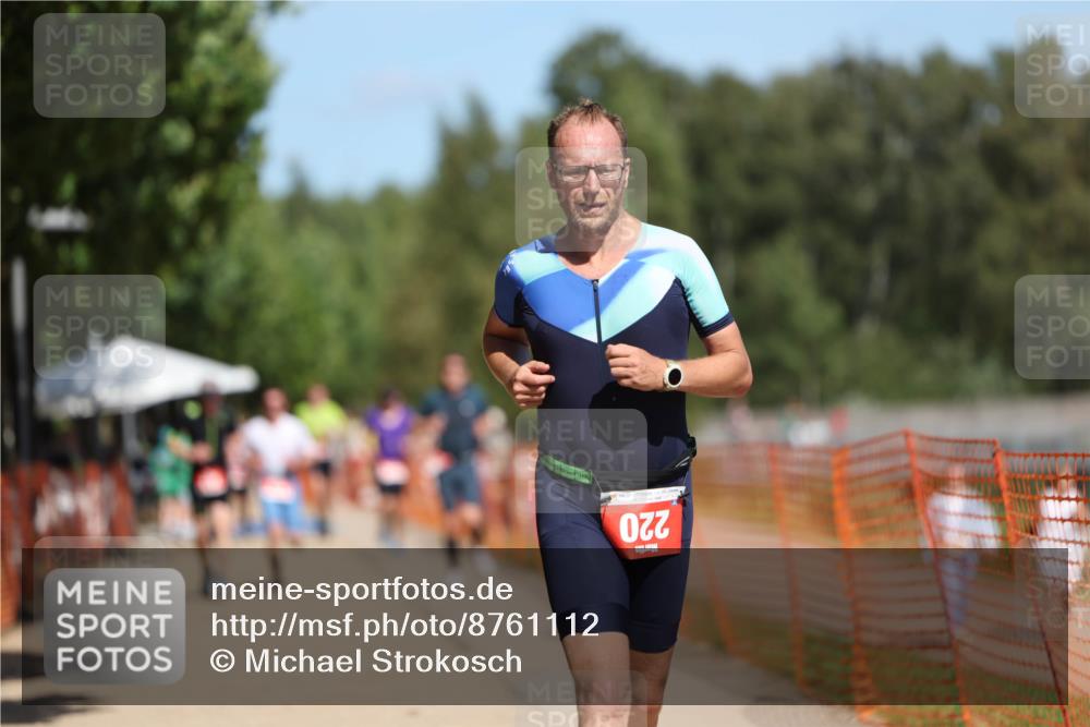 07.09.2025 - 19. Norderstedt Triathlon Michael Strokosch http://msf.ph/oto/8761112 07.09.2025 12:55:33 Laufen 220, 811 meine-sportfotos.de