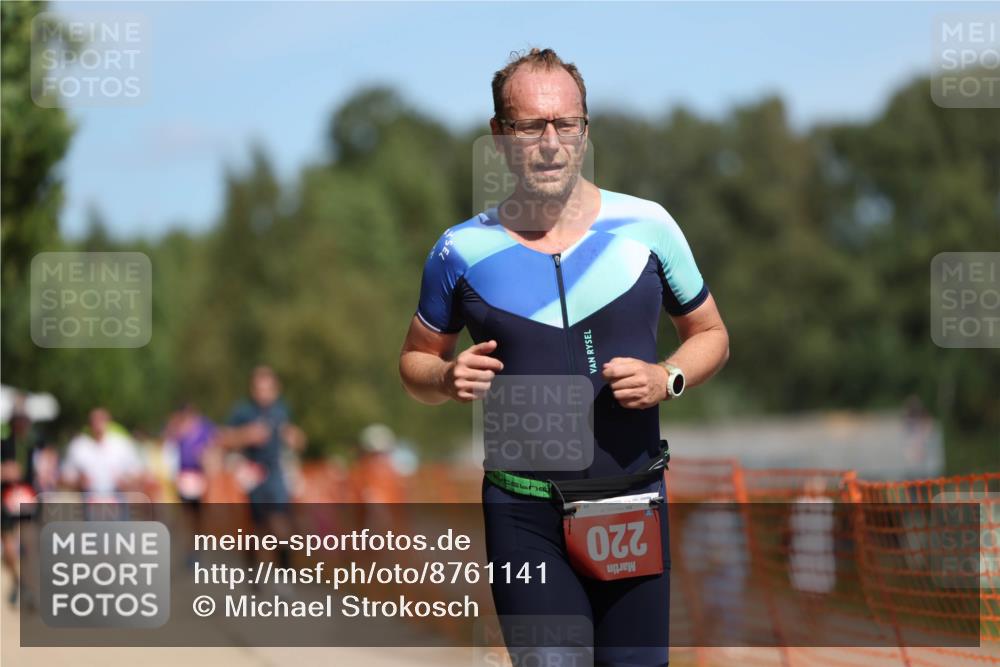 07.09.2025 - 19. Norderstedt Triathlon Michael Strokosch http://msf.ph/oto/8761141 07.09.2025 12:55:34 Laufen 220, 811 meine-sportfotos.de