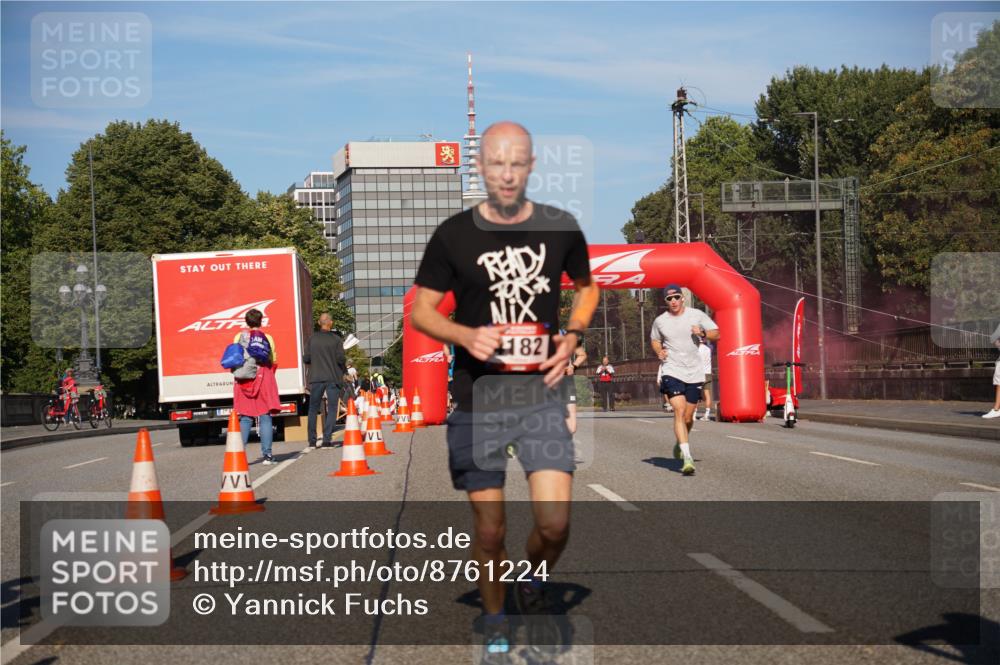 07.09.2025 - BARMER Alsterlauf Yannick Fuchs http://msf.ph/oto/8761224 07.09.2025 09:40:34 Laufen 182 meine-sportfotos.de