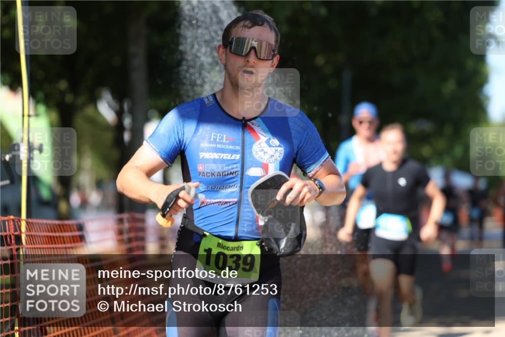 07.09.2025 - 19. Norderstedt Triathlon Michael Strokosch http://msf.ph/oto/8761253 07.09.2025 14:59:03 Laufen 880, 997, 1010, 1011, 1018, 1039, 1416, 1462 meine-sportfotos.de