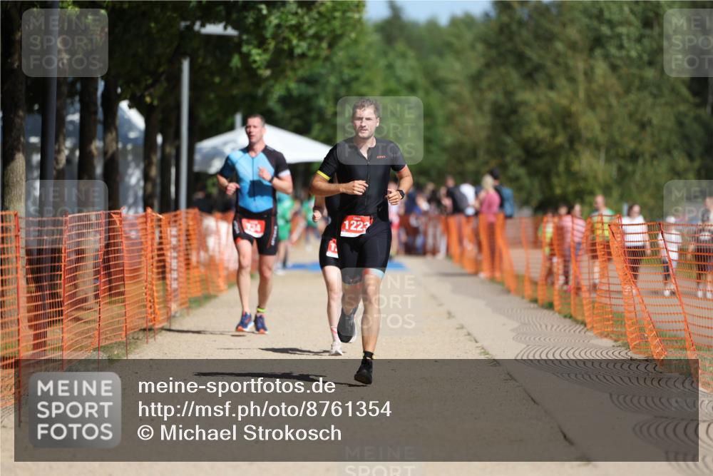 07.09.2025 - 19. Norderstedt Triathlon Michael Strokosch http://msf.ph/oto/8761354 07.09.2025 12:07:57 Laufen 734, 1223, 1257, 1288 meine-sportfotos.de
