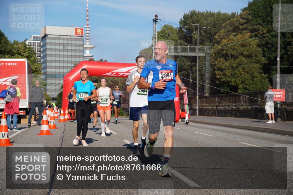 07.09.2025 - BARMER Alsterlauf Yannick Fuchs http://msf.ph/oto/8761668 07.09.2025 09:40:48 Laufen 4785, 563, 4551, 4884, 2891, 76 meine-sportfotos.de