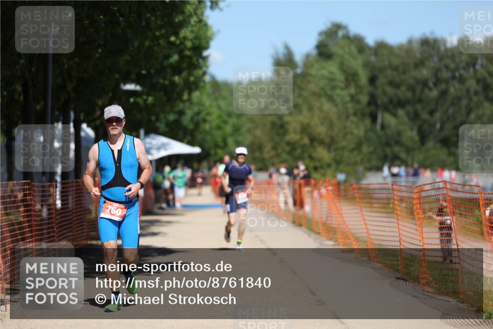 07.09.2025 - 19. Norderstedt Triathlon Michael Strokosch http://msf.ph/oto/8761840 07.09.2025 13:17:36 Laufen 323, 750, 777 meine-sportfotos.de