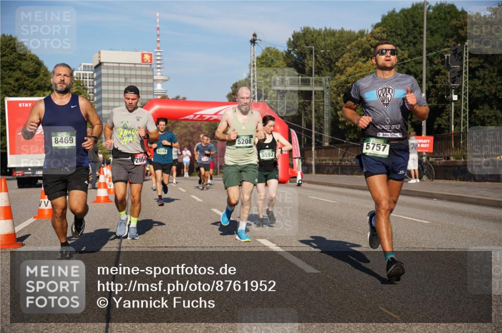 07.09.2025 - BARMER Alsterlauf Yannick Fuchs http://msf.ph/oto/8761952 07.09.2025 09:40:54 Laufen 8469, 2954, 6249, 5208, 5592, 5757, 76 meine-sportfotos.de