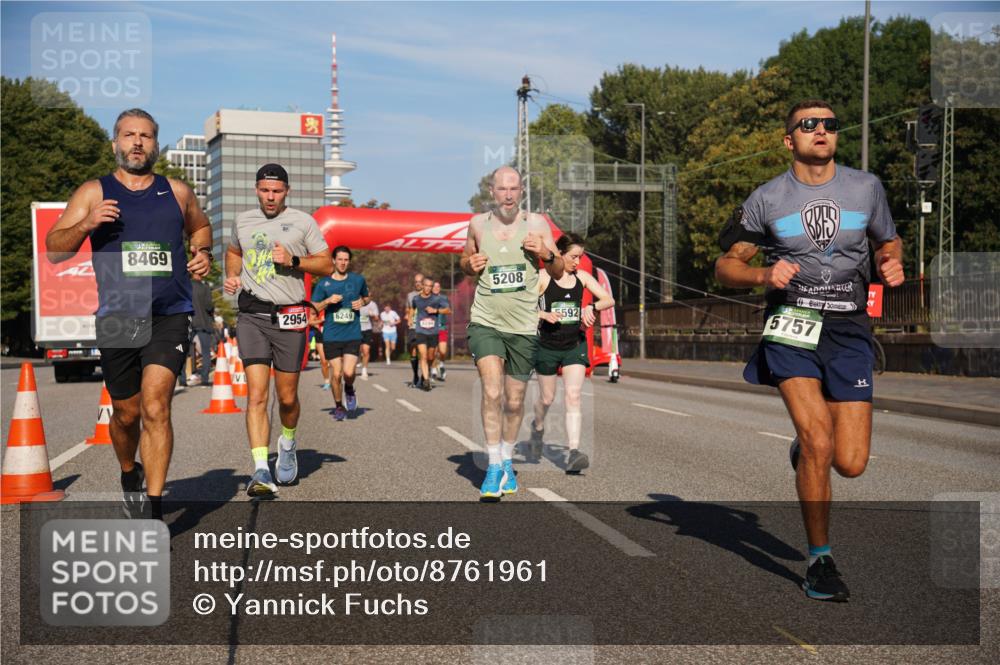07.09.2025 - BARMER Alsterlauf Yannick Fuchs http://msf.ph/oto/8761961 07.09.2025 09:40:54 Laufen 8469, 2954, 6249, 4, 5208, 5592, 5757 meine-sportfotos.de