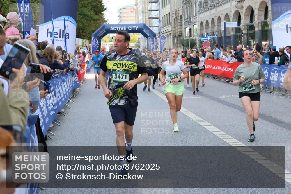 07.09.2025 - BARMER Alsterlauf Strokosch-Dieckow http://msf.ph/oto/8762025 07.09.2025 10:12:32 Ziel 2007, 2041, 2049, 2432, 2462, 2560, 2649, 2707, 3182, 3353, 3580, 3640, 4100, 4397, 4462, 4571, 4572, 4577, 4789, 5919, 8046, 8058, 8060, 8125 meine-sportfotos.de