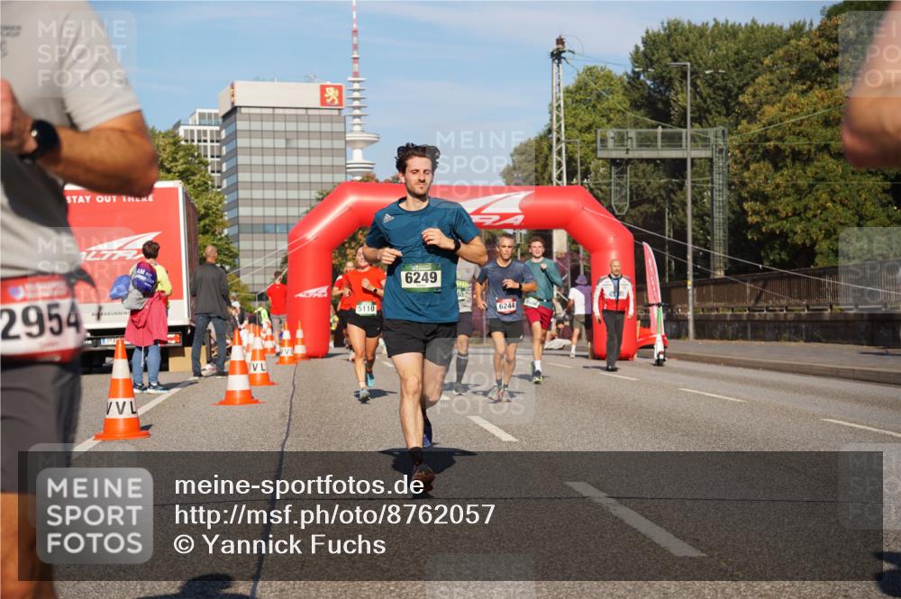 07.09.2025 - BARMER Alsterlauf Yannick Fuchs http://msf.ph/oto/8762057 07.09.2025 09:40:56 Laufen 2954, 5110, 6249, 6244 meine-sportfotos.de