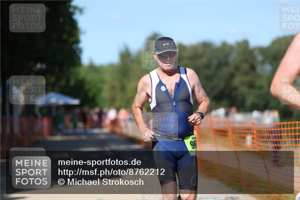 07.09.2025 - 19. Norderstedt Triathlon Michael Strokosch http://msf.ph/oto/8762212 07.09.2025 15:00:19 Laufen 963, 999 meine-sportfotos.de
