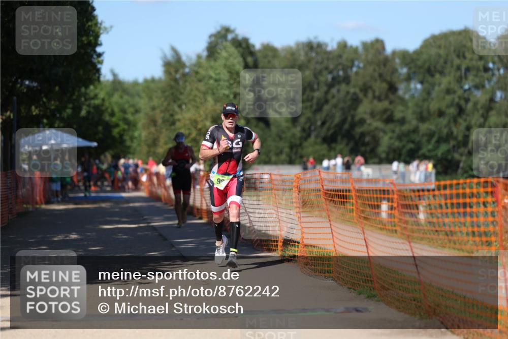 07.09.2025 - 19. Norderstedt Triathlon Michael Strokosch http://msf.ph/oto/8762242 07.09.2025 15:00:33 Laufen 984, 985 meine-sportfotos.de