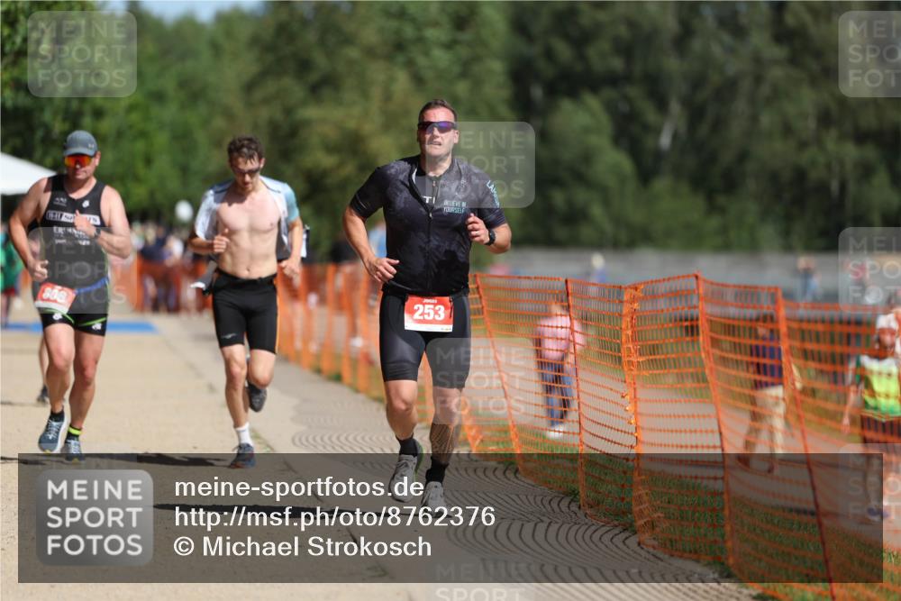 07.09.2025 - 19. Norderstedt Triathlon Michael Strokosch http://msf.ph/oto/8762376 07.09.2025 12:08:49 Laufen 185, 253, 806, 1244 meine-sportfotos.de