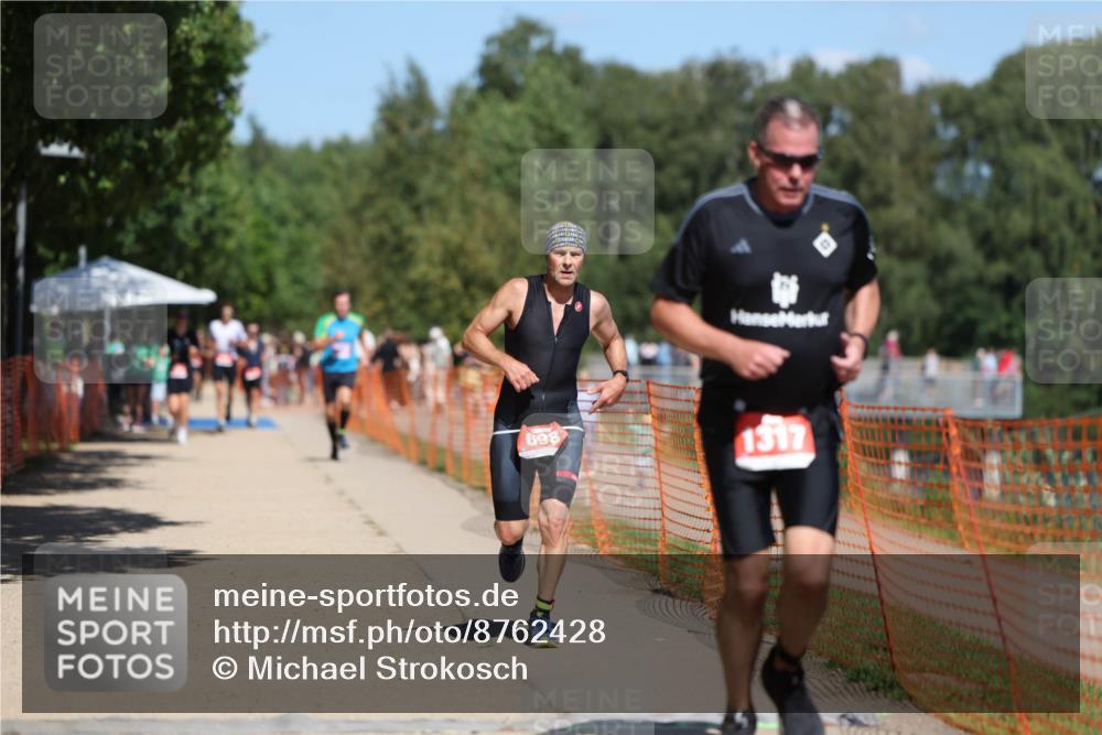 07.09.2025 - 19. Norderstedt Triathlon Michael Strokosch http://msf.ph/oto/8762428 07.09.2025 13:18:18 Laufen 698, 1317 meine-sportfotos.de