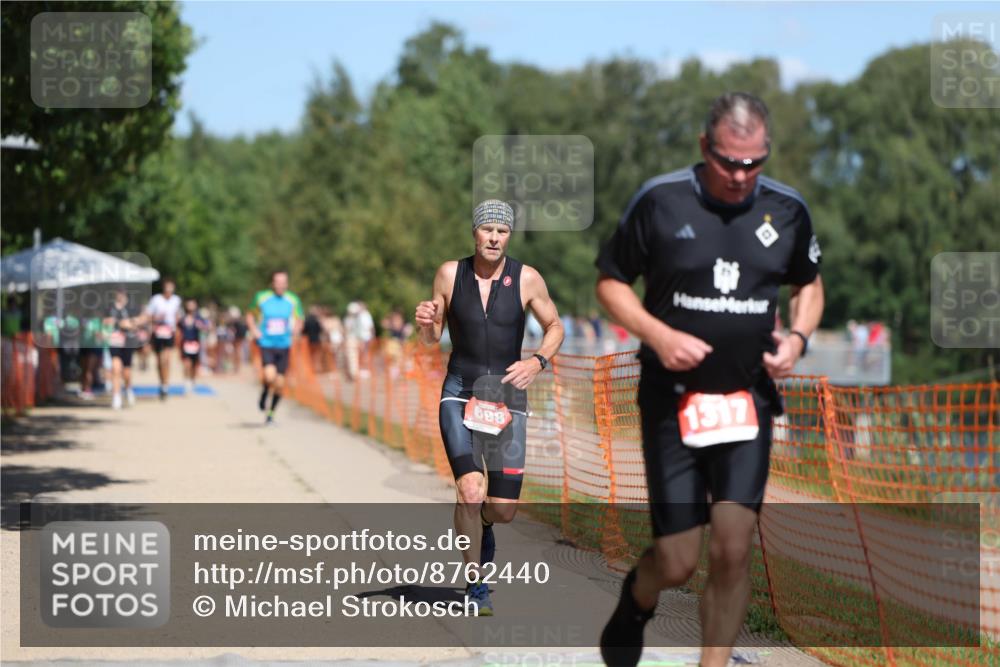 07.09.2025 - 19. Norderstedt Triathlon Michael Strokosch http://msf.ph/oto/8762440 07.09.2025 13:18:18 Laufen 698, 1317 meine-sportfotos.de