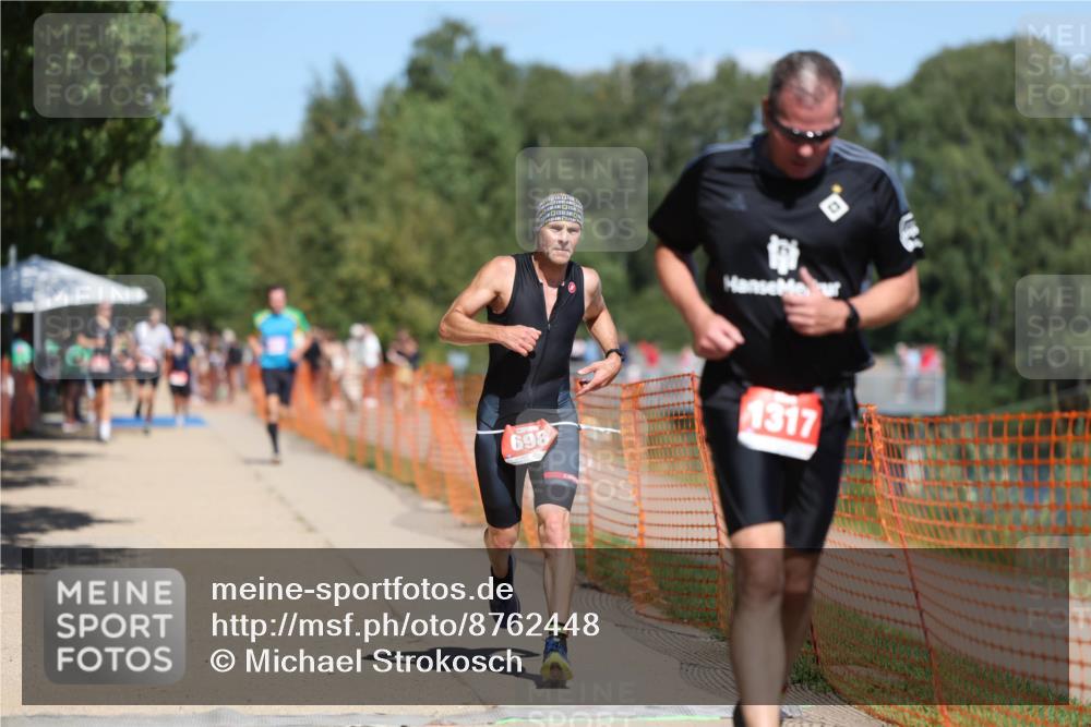 07.09.2025 - 19. Norderstedt Triathlon Michael Strokosch http://msf.ph/oto/8762448 07.09.2025 13:18:18 Laufen 698, 1317 meine-sportfotos.de