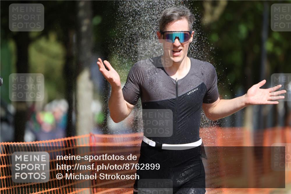 07.09.2025 - 19. Norderstedt Triathlon Michael Strokosch http://msf.ph/oto/8762899 07.09.2025 12:09:35 Laufen 859, 1383 meine-sportfotos.de