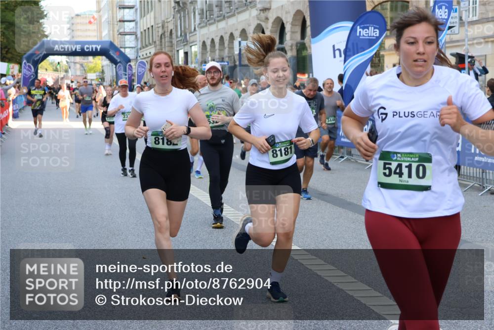 07.09.2025 - BARMER Alsterlauf Strokosch-Dieckow http://msf.ph/oto/8762904 07.09.2025 10:12:21 Ziel 2041, 2432, 2462, 2649, 3448, 3486, 3873, 3880, 3973, 4100, 4136, 4175, 4280, 4792, 4852, 5732, 5865, 5897, 5919, 8046, 8061, 8125, 8357 meine-sportfotos.de