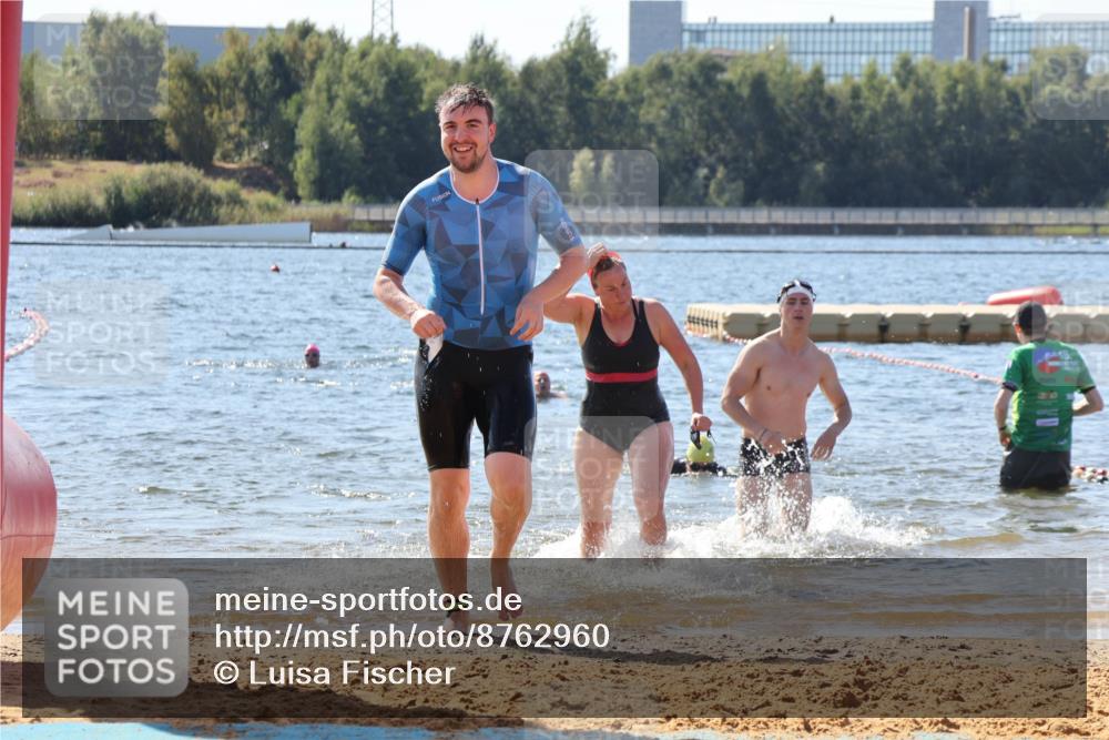 07.09.2025 - 19. Norderstedt Triathlon Luisa Fischer http://msf.ph/oto/8762960 07.09.2025 12:12:14 Schwimmen 153, 305, 853, 1295 meine-sportfotos.de