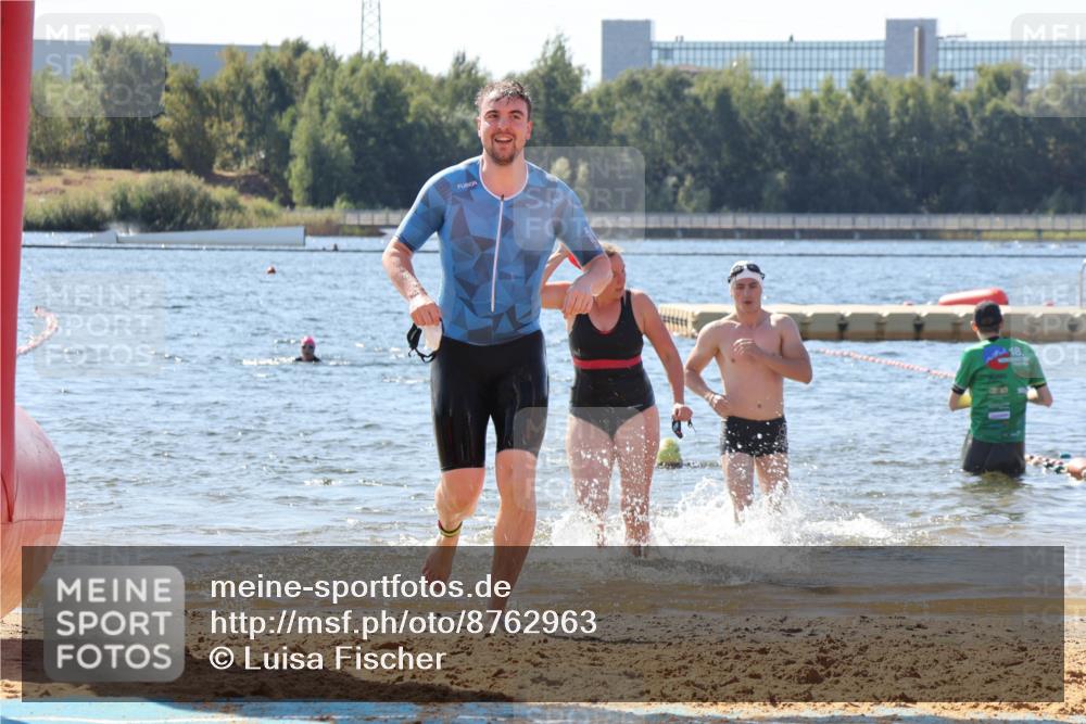 07.09.2025 - 19. Norderstedt Triathlon Luisa Fischer http://msf.ph/oto/8762963 07.09.2025 12:12:14 Schwimmen 153, 305, 853, 1295 meine-sportfotos.de