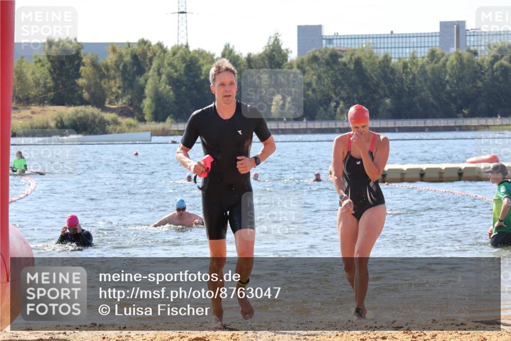 07.09.2025 - 19. Norderstedt Triathlon Luisa Fischer http://msf.ph/oto/8763047 07.09.2025 12:12:46 Schwimmen 1321, 1328 meine-sportfotos.de
