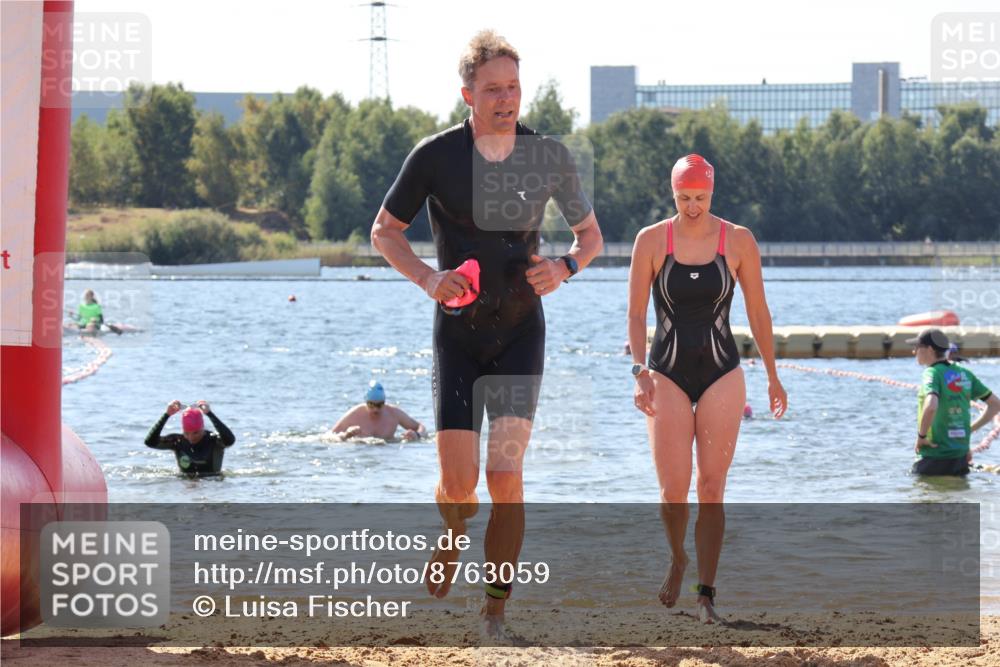 07.09.2025 - 19. Norderstedt Triathlon Luisa Fischer http://msf.ph/oto/8763059 07.09.2025 12:12:47 Schwimmen 1321, 1328 meine-sportfotos.de