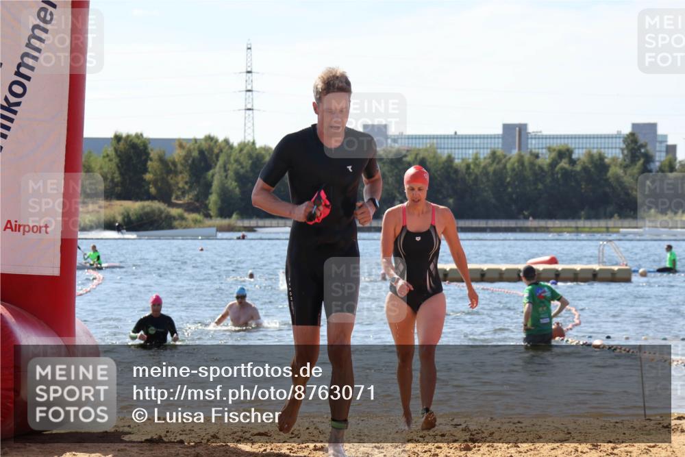 07.09.2025 - 19. Norderstedt Triathlon Luisa Fischer http://msf.ph/oto/8763071 07.09.2025 12:12:48 Schwimmen 1321, 1328 meine-sportfotos.de