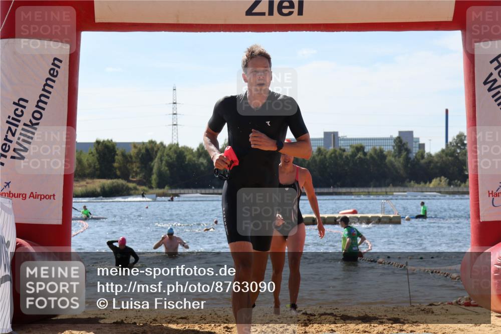 07.09.2025 - 19. Norderstedt Triathlon Luisa Fischer http://msf.ph/oto/8763090 07.09.2025 12:12:49 Schwimmen 1321, 1328 meine-sportfotos.de
