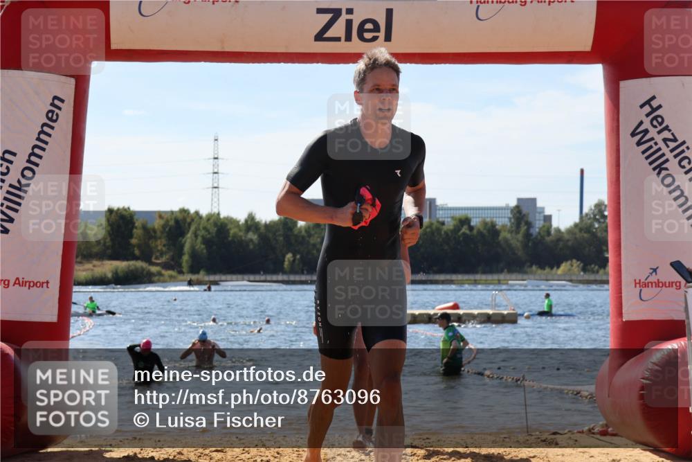 07.09.2025 - 19. Norderstedt Triathlon Luisa Fischer http://msf.ph/oto/8763096 07.09.2025 12:12:49 Schwimmen 1321, 1328 meine-sportfotos.de