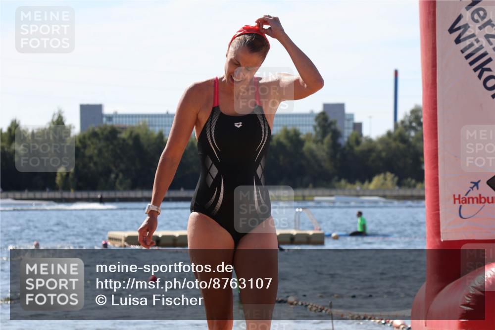 07.09.2025 - 19. Norderstedt Triathlon Luisa Fischer http://msf.ph/oto/8763107 07.09.2025 12:12:51 Schwimmen 1321, 1328 meine-sportfotos.de