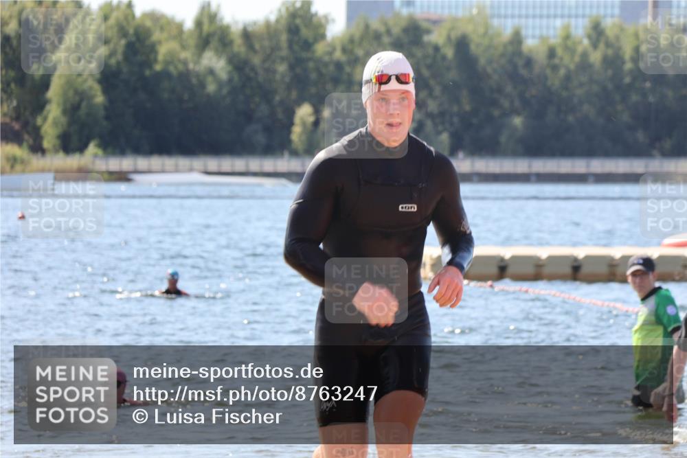 07.09.2025 - 19. Norderstedt Triathlon Luisa Fischer http://msf.ph/oto/8763247 07.09.2025 12:13:48 Schwimmen 277, 718 meine-sportfotos.de
