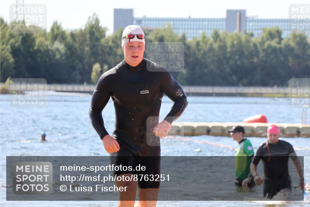 07.09.2025 - 19. Norderstedt Triathlon Luisa Fischer http://msf.ph/oto/8763251 07.09.2025 12:13:49 Schwimmen 277, 718 meine-sportfotos.de