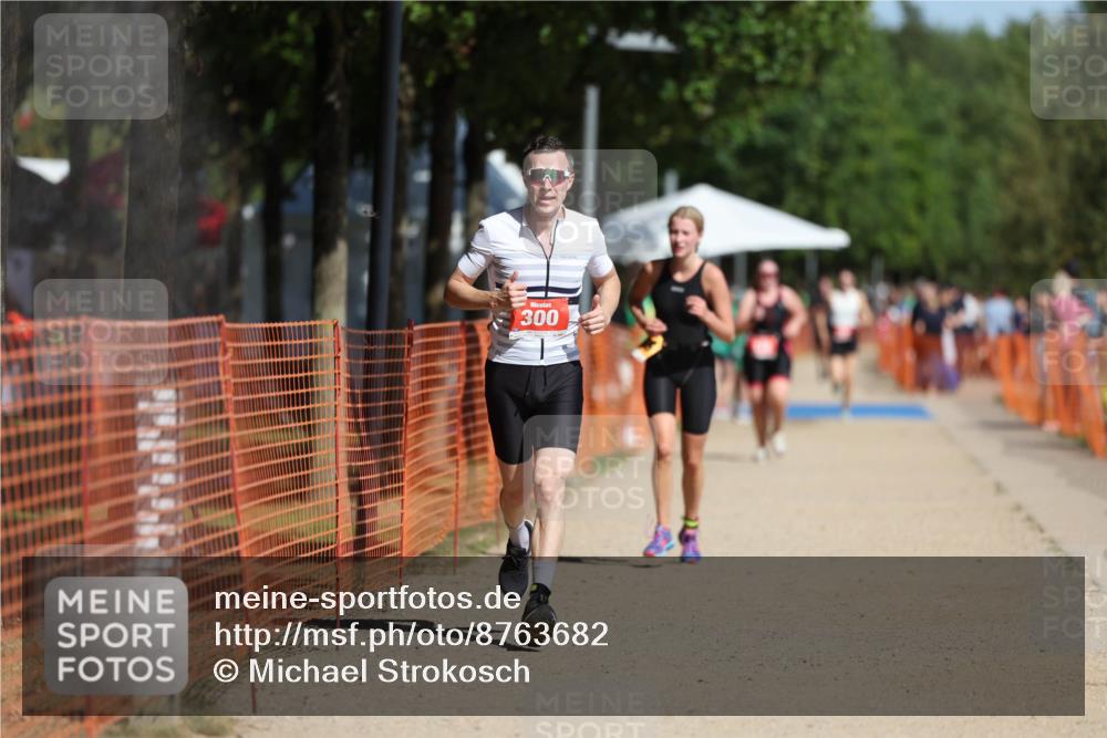 07.09.2025 - 19. Norderstedt Triathlon Michael Strokosch http://msf.ph/oto/8763682 07.09.2025 12:10:46 Laufen 300, 1155 meine-sportfotos.de