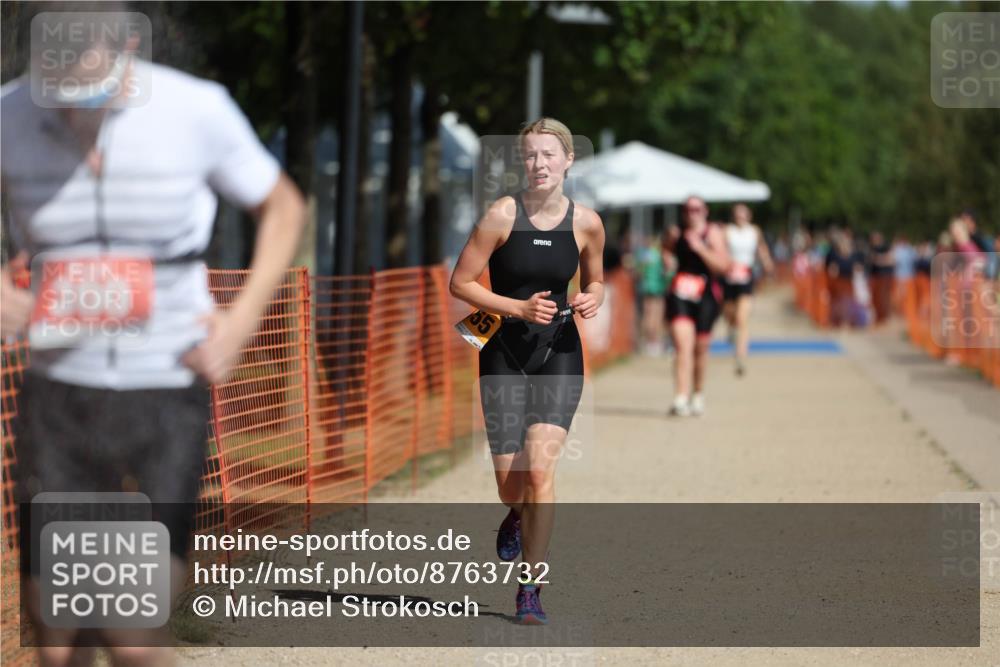 07.09.2025 - 19. Norderstedt Triathlon Michael Strokosch http://msf.ph/oto/8763732 07.09.2025 12:10:49 Laufen 300, 1155 meine-sportfotos.de